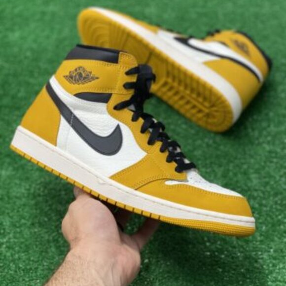 Nike Air Jordan 1 Retro High OG Men Basketball Shoe Yellow DZ5485-701 VNDS Sz 11 - Picture 1 of 9